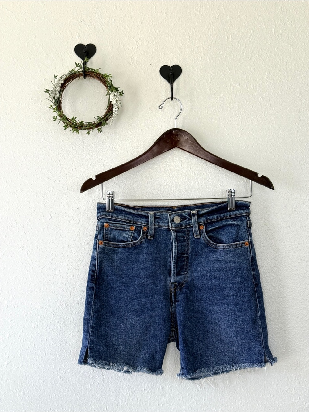 Levi’s Wedgie Straight Cut Off Denim Shorts Size 27 Dark Wash Button Fly